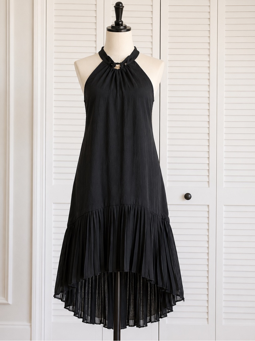 Vince Camuto Black Pleated Hem Dress • Tie Back • Sleeveless Midi • Size 6